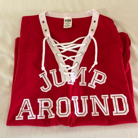 NWOT VS PINK Wisconsin Badgers Jump Around Tee | M - Picture 1 of 10